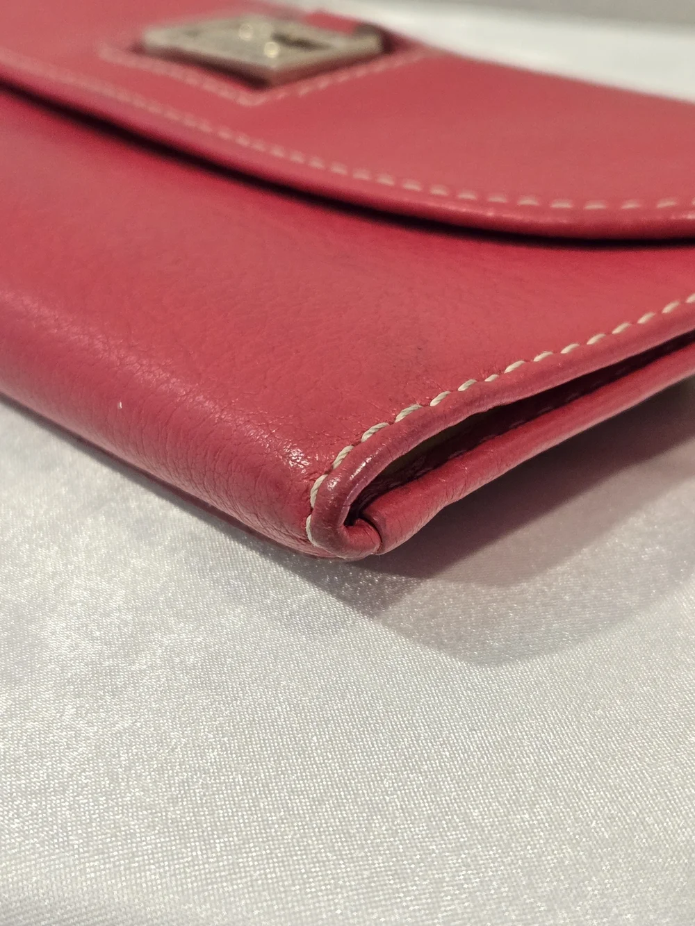 Dooney & Bourke Red Pebbled Leather Wallet With Box - Picture 4 of 16
